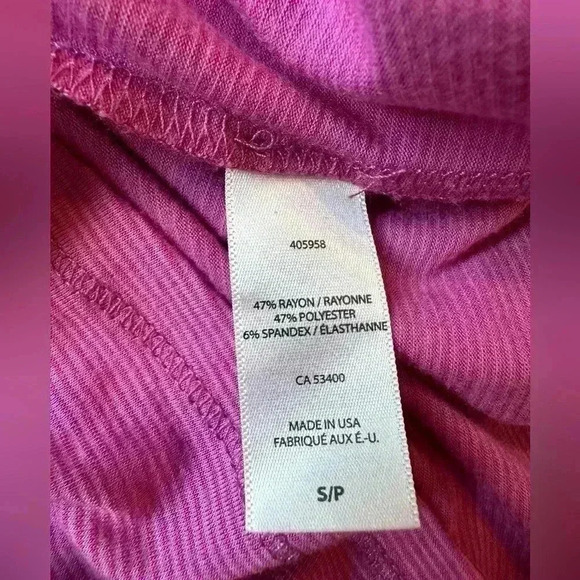 Tahari  T-Shirt. Size small. - Picture 4 of 4